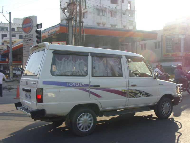 Illustration for article titled Cars from my trip to India over a year ago *pic heavy* (Part I)